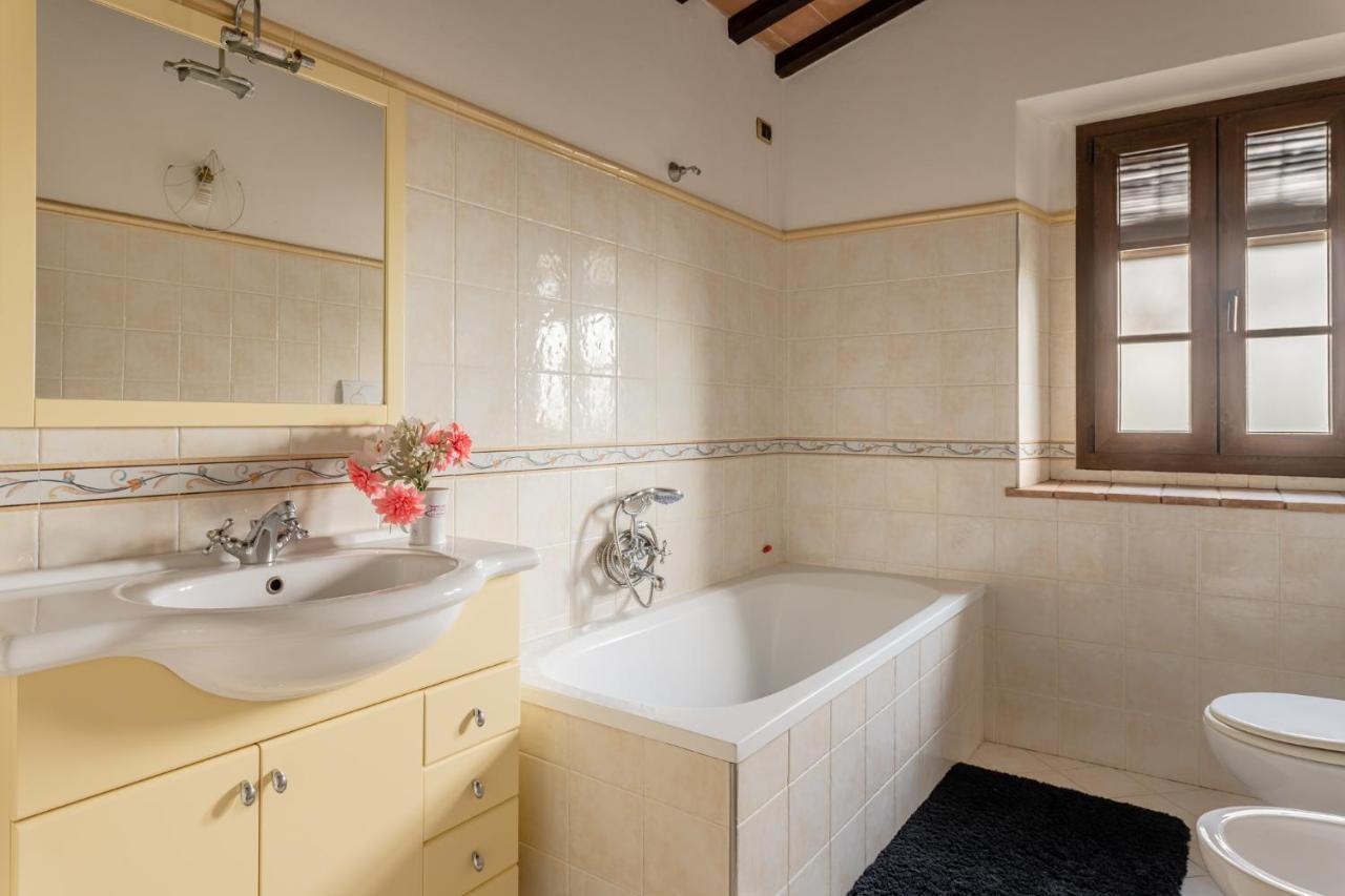 Casa Vecchia Rooms And Parking Gambassi Terme Eksteriør bilde